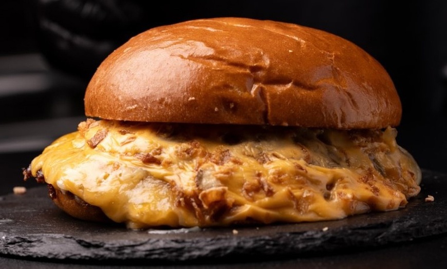 Image 4: Menú de hamburguesa con entrante, postre y bebida para 2 o 4 personas