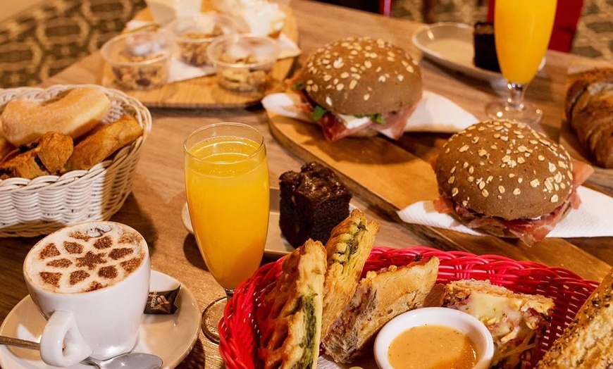 Image 15: Brunch con cava para 2 o 4 con platos salados, dulces y bebidas