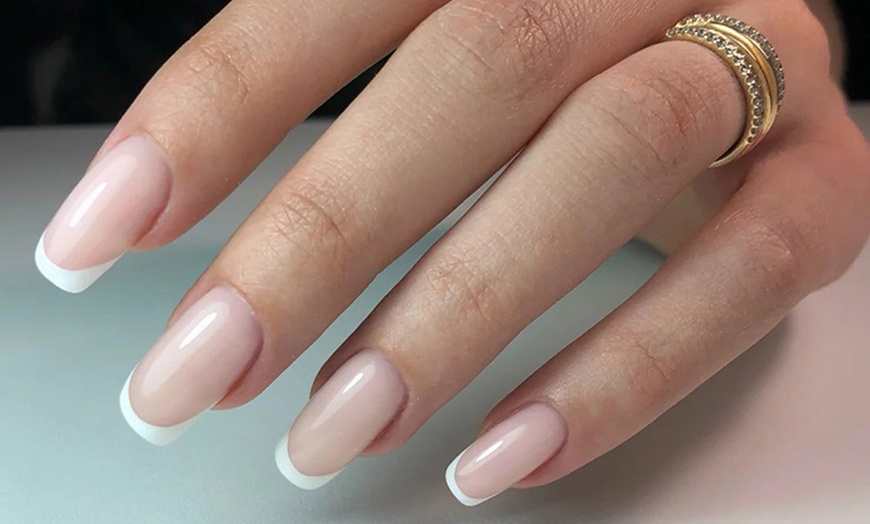 Image 3: Beauté des ongles avec Beautyglow byl