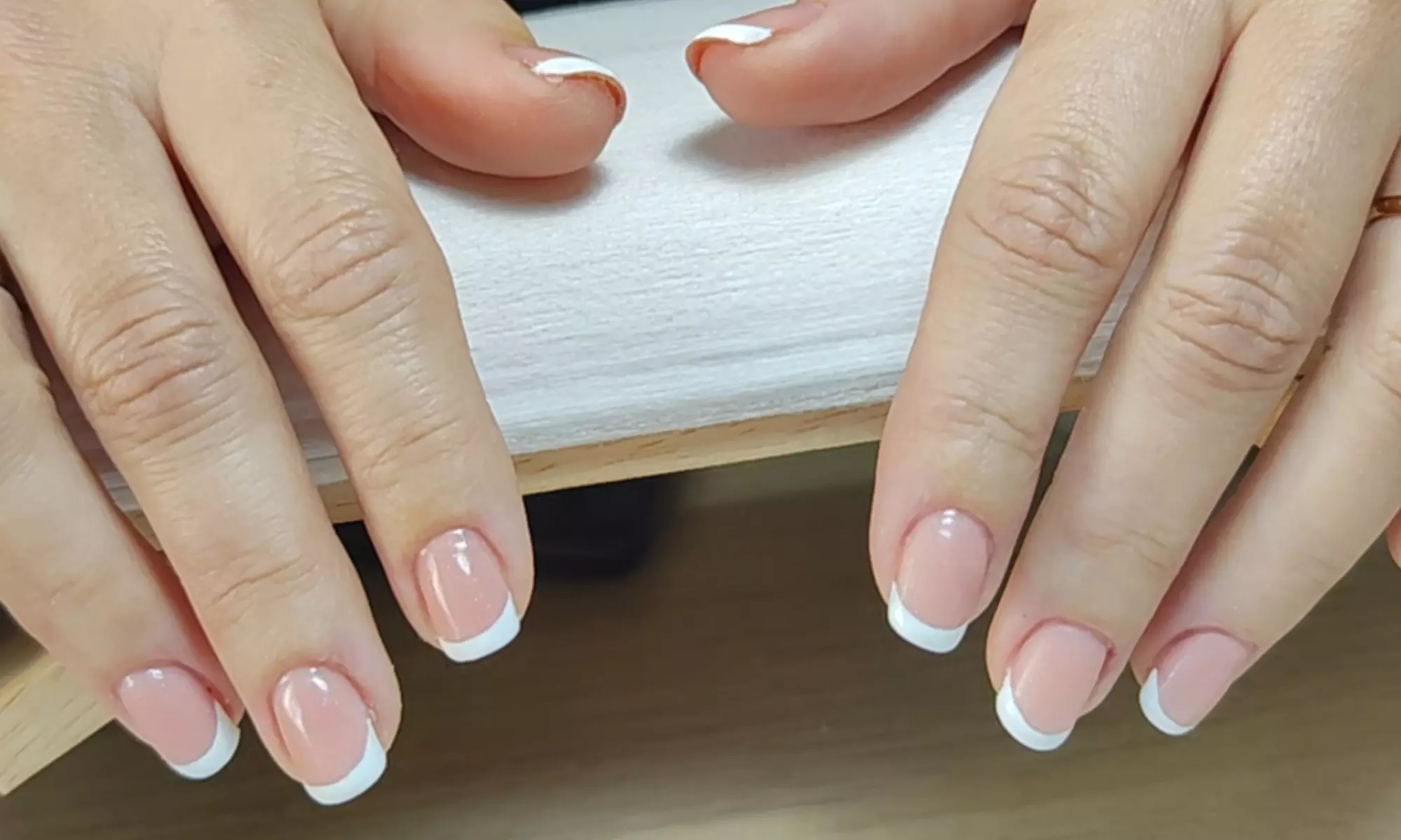 Manicura o pedicura con opción a refuerzo o primera puesta de acrygel