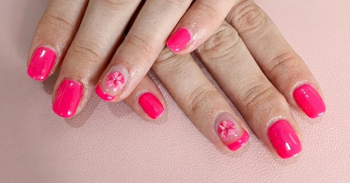 Sesión de manicura semipermanente Shellac en Málaga