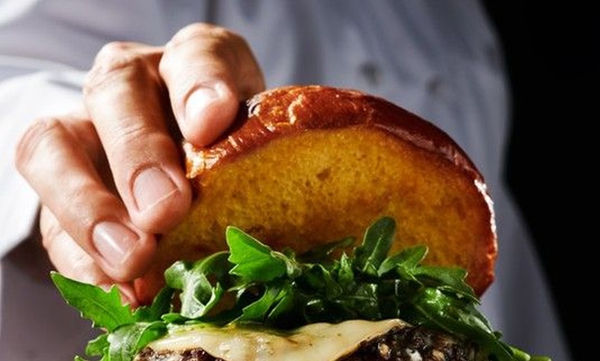 Image 14: Romantic Burger & Drink Experience for 2 or 4 – Valentine’s Special