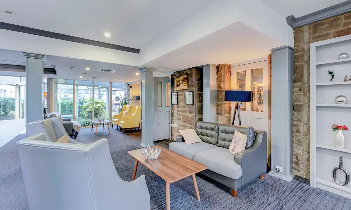 Dundee: Elegant 4* Stay with Breakfast & Dinner