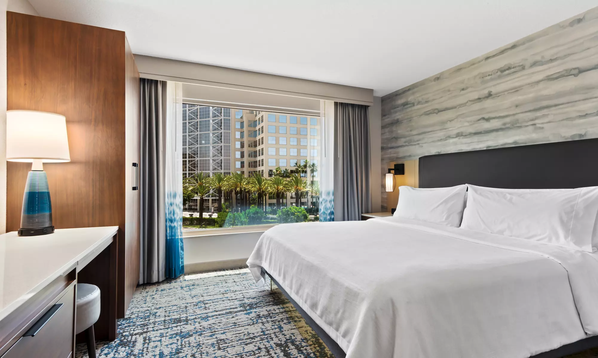 Member Pricing: Hotel Near Anaheim With Breakfast & Pool
