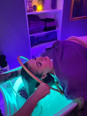 Entspannung pur: Genieße eine 90-minütige Luxus-Kopf-Spa-Behandlung bei Kings & Queens (bis zu 41%)