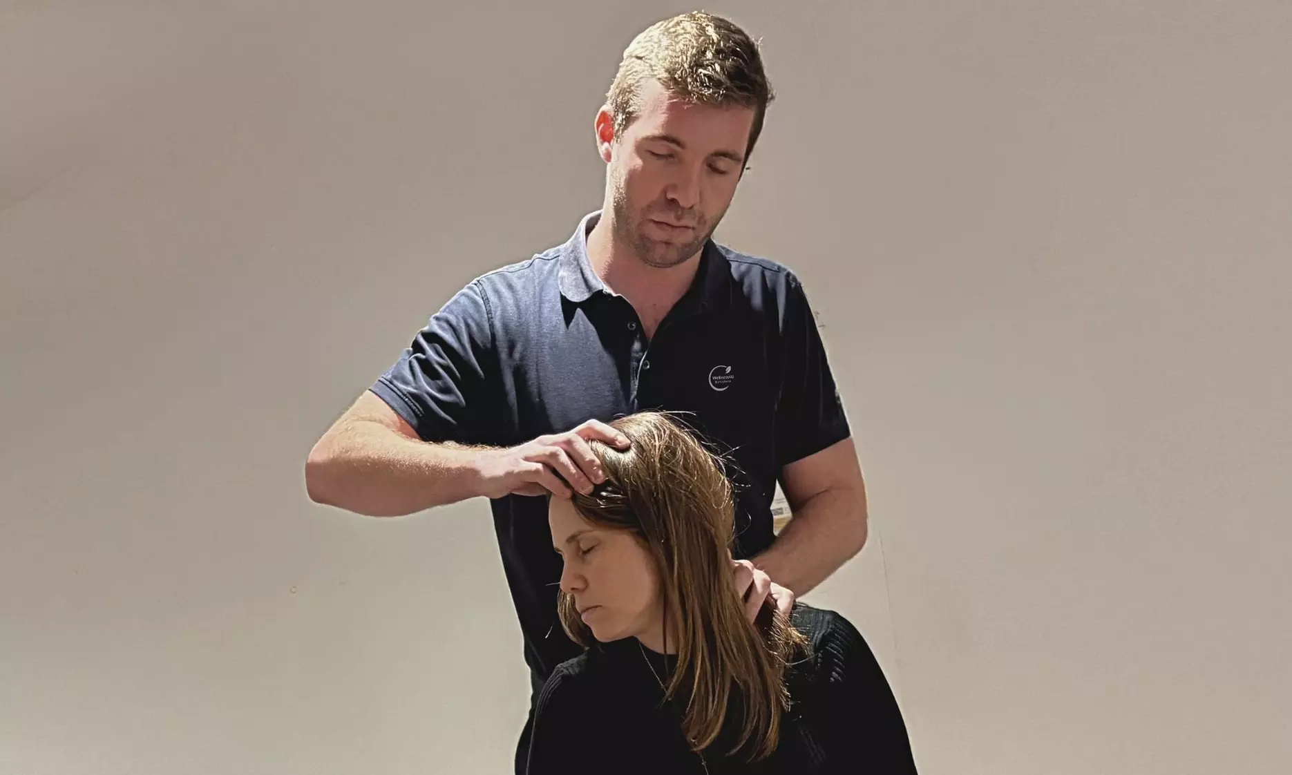 Primera visita quiropráctica con evaluación digital, ajuste e informe