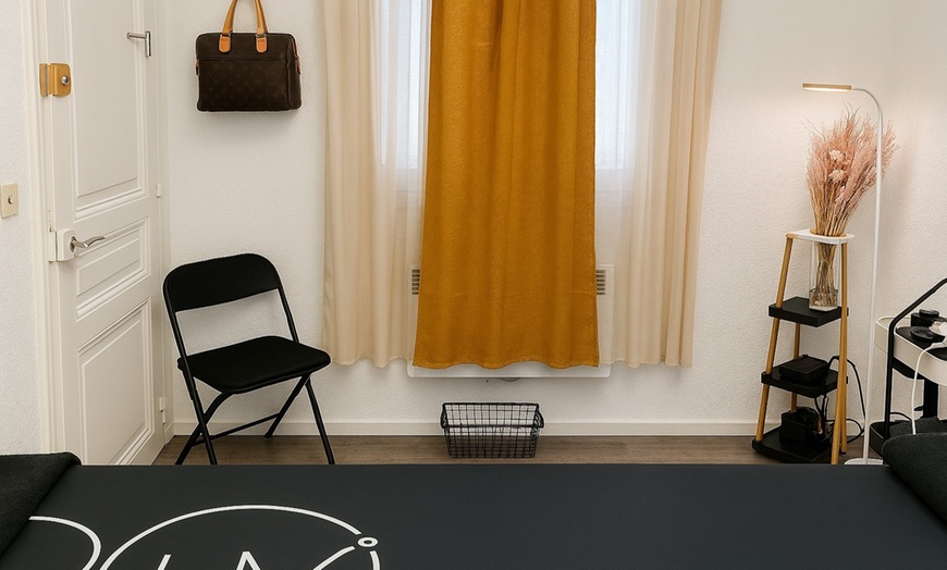 Image 3: 8 séances de soin du visage par luminothérapie à Leosbrillant Company
