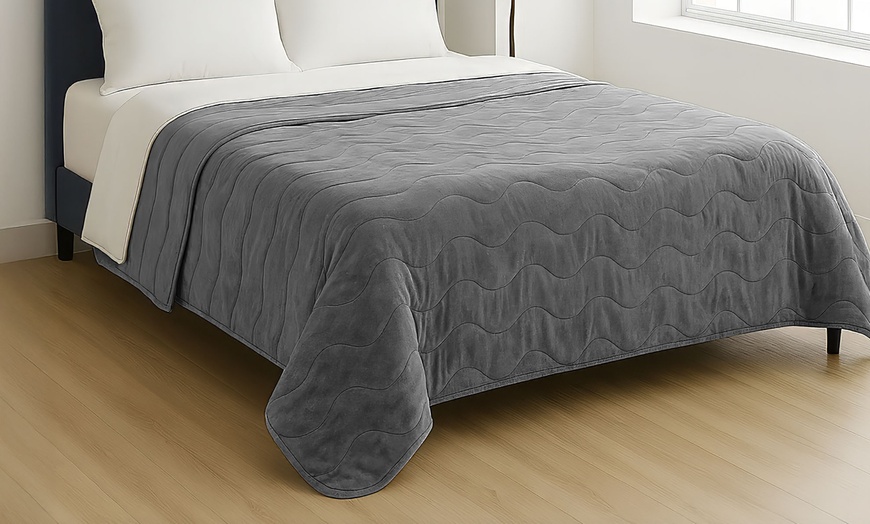 Image 19: Premium Winter Quilt: Soft, Hypoallergenic and Luxurious Comfort