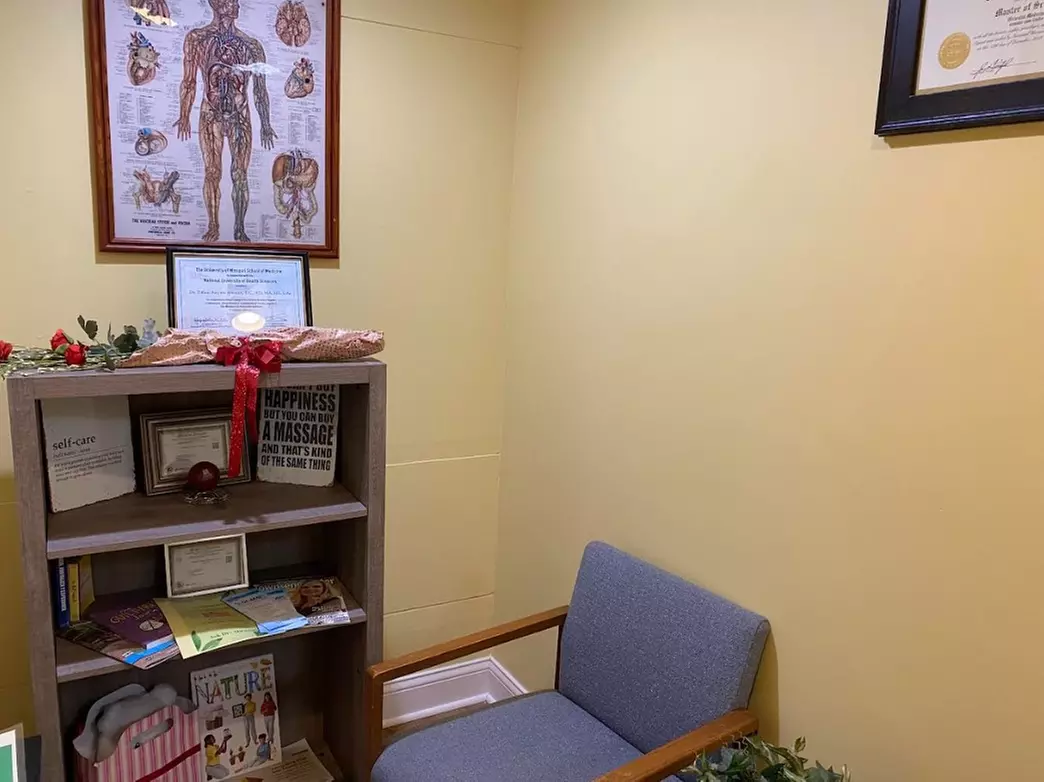 Acupuncture Session with Tuina or 3 Express Acupuncture Sessions