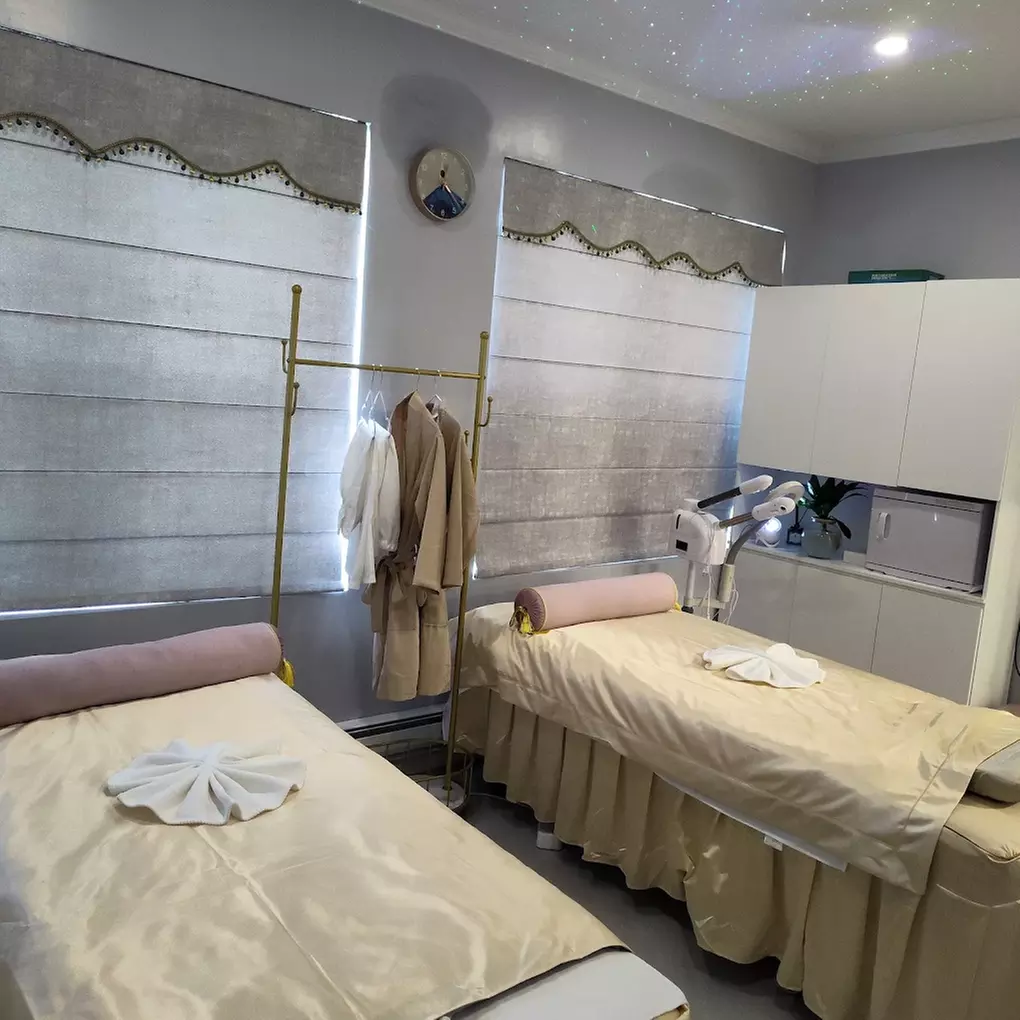  Melt Stress Away with a 60‑Min Swedish or Deep‑Tissue Massage 

