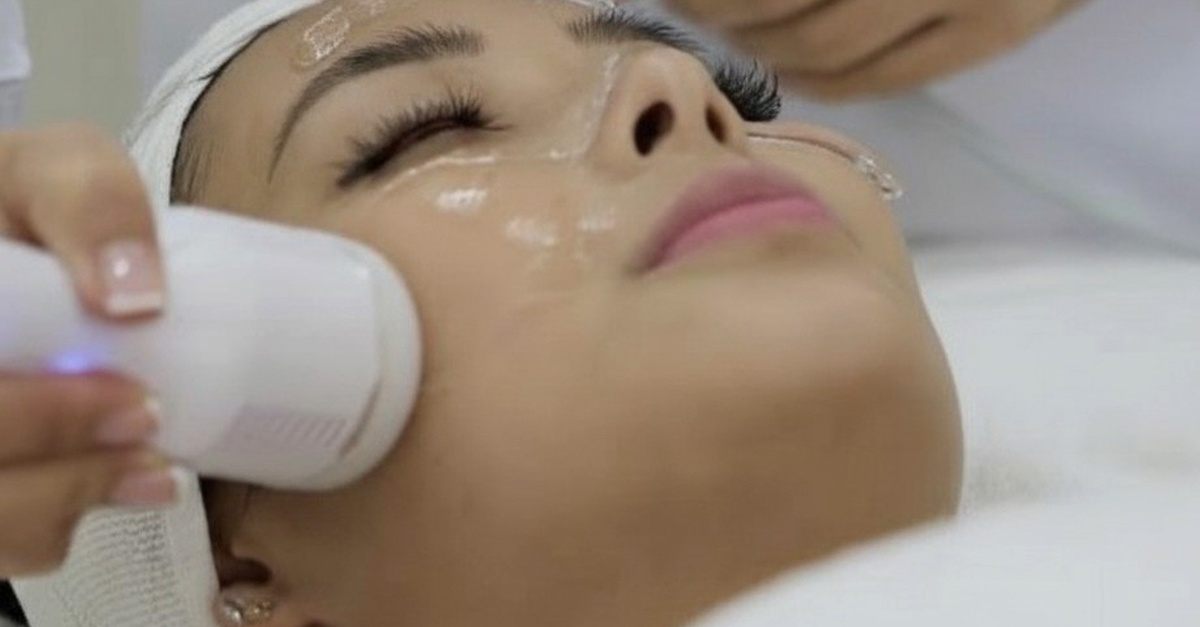 Tratamiento facial con crioterapia en rostro completo y papada en Barcelona