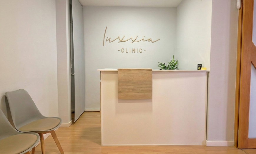 Image 11: Tratamiento reafirmante inyectado, mesoterapia y ADN 