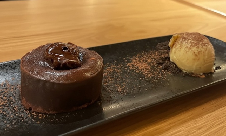 Image 10: Menú especial prémium para 2 o 4 personas con botella de vino 