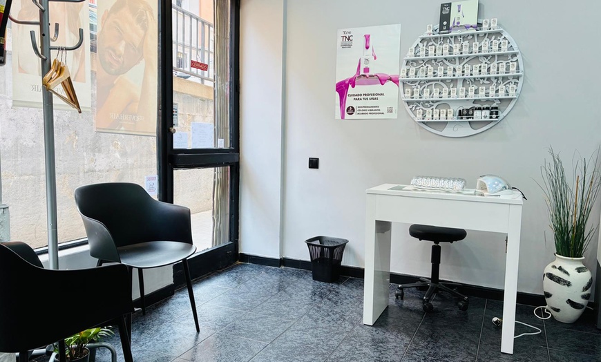 Image 7: Sesión de peluquería con opción a tinte y/o mechas para 1 persona