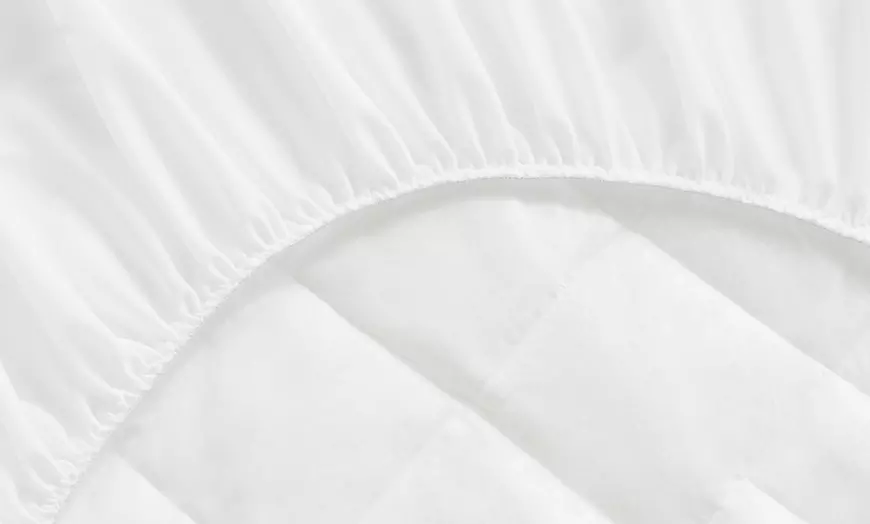 Image 4: Cubrecolchón acolchado impermeable de Tencel de Pikolin Home