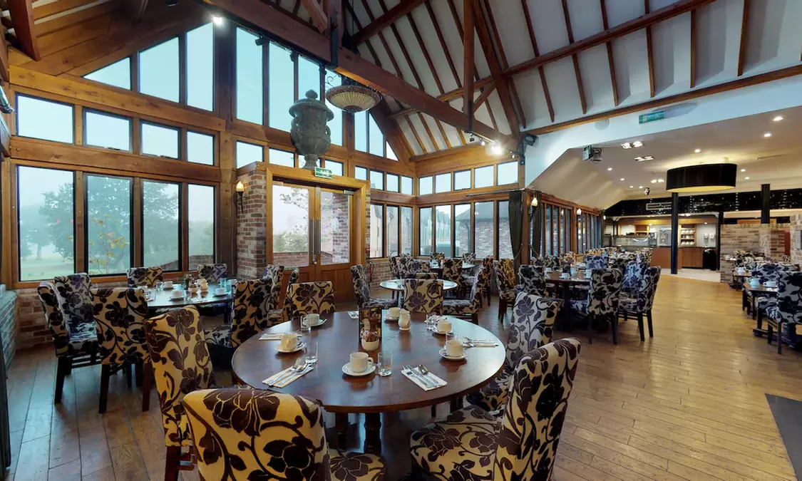 Hampshire: 4* Superior Double or Twin Room Stay with Breakfast