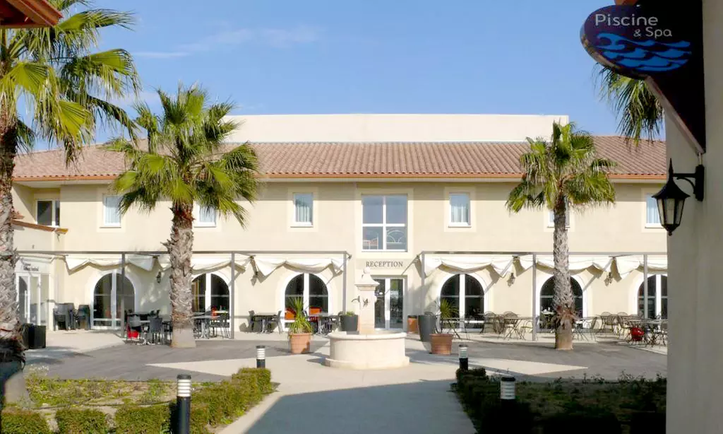 Aigues-Vives (Gard) : chambre double avec PDJ, menu en option