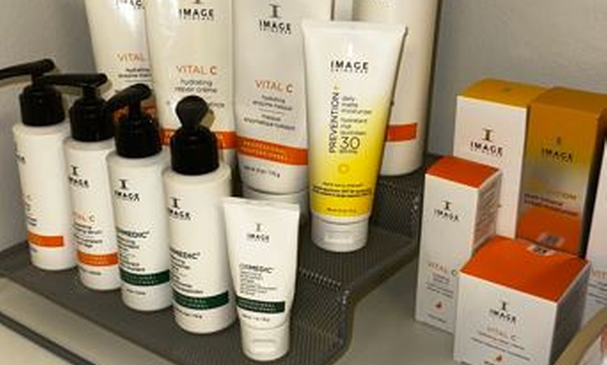 Image 2: European, Vitamin C Renewal or Customized Facial