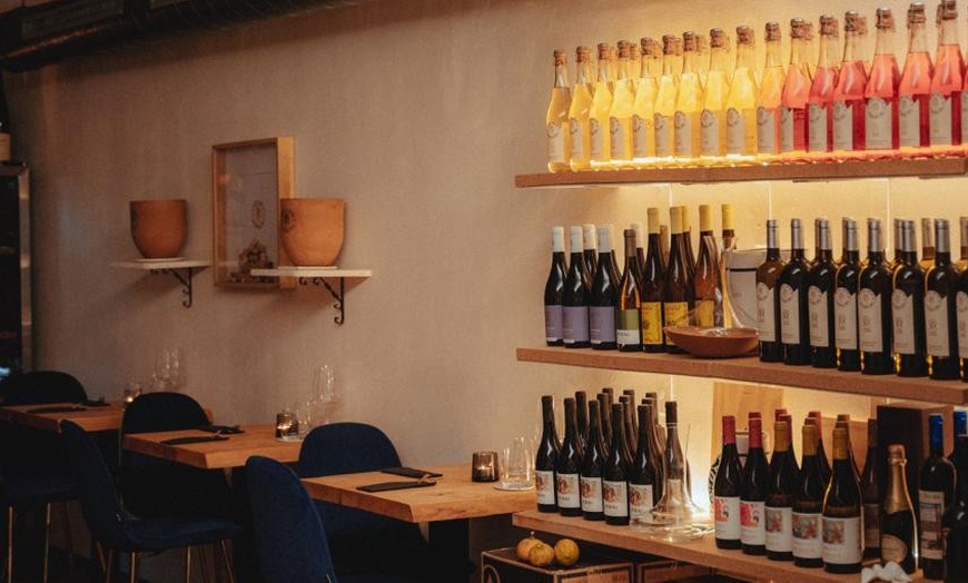 Image 3: 4 - 8 Petiscos opt. inkl. 1 - 2 Weinflaschen für 2 - 4 Personen 