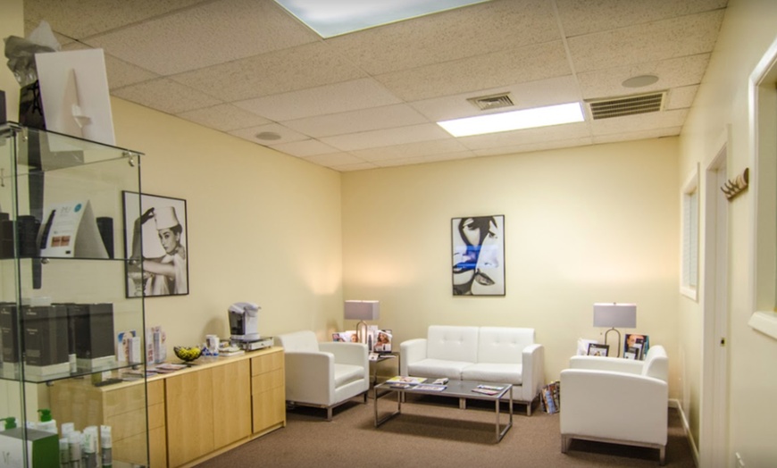 Image 2: 20 Units of Botox - Tailored Just for You
