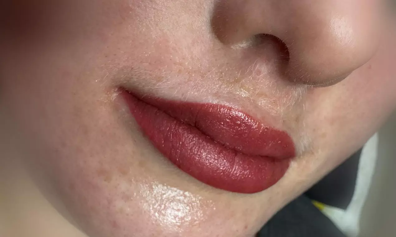 Wimpernkranzverdichtung, Powderbrows oder -lips (Permanent Make-up)