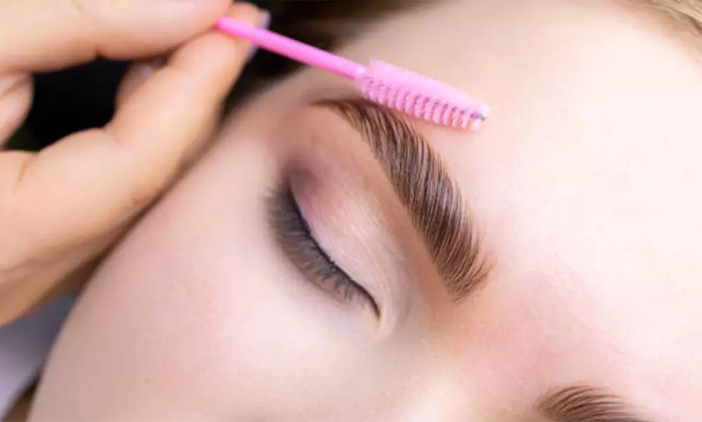 Lifting y tinte de pestañas y opción a laminado y diseño de cejas