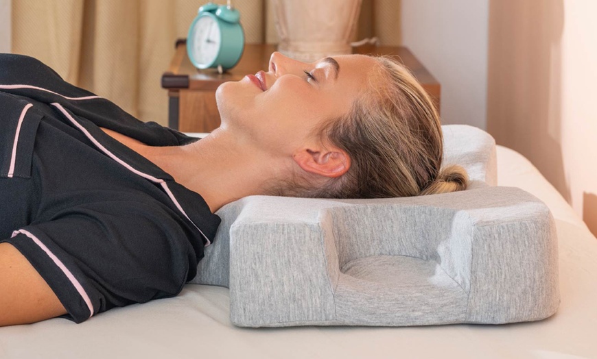 Image 4: Almohada con memory foam con diseño antiarrugas