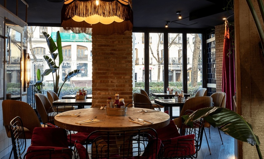 Image 3: Combo de afterwork en SteakBurger con 5 o 10 cervezas y picoteo