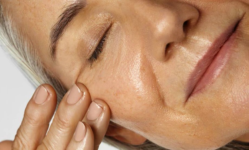 Image 7: Luxury Hydration Facial with Relaxing Massage 