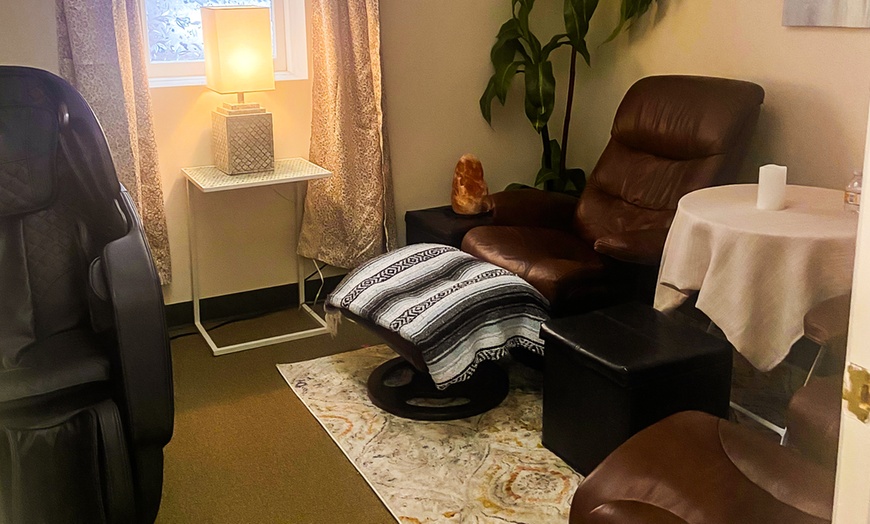 Image 5: 60 Min Thai Back Massage, 75 Min Foot Reflexology Spa Party and More