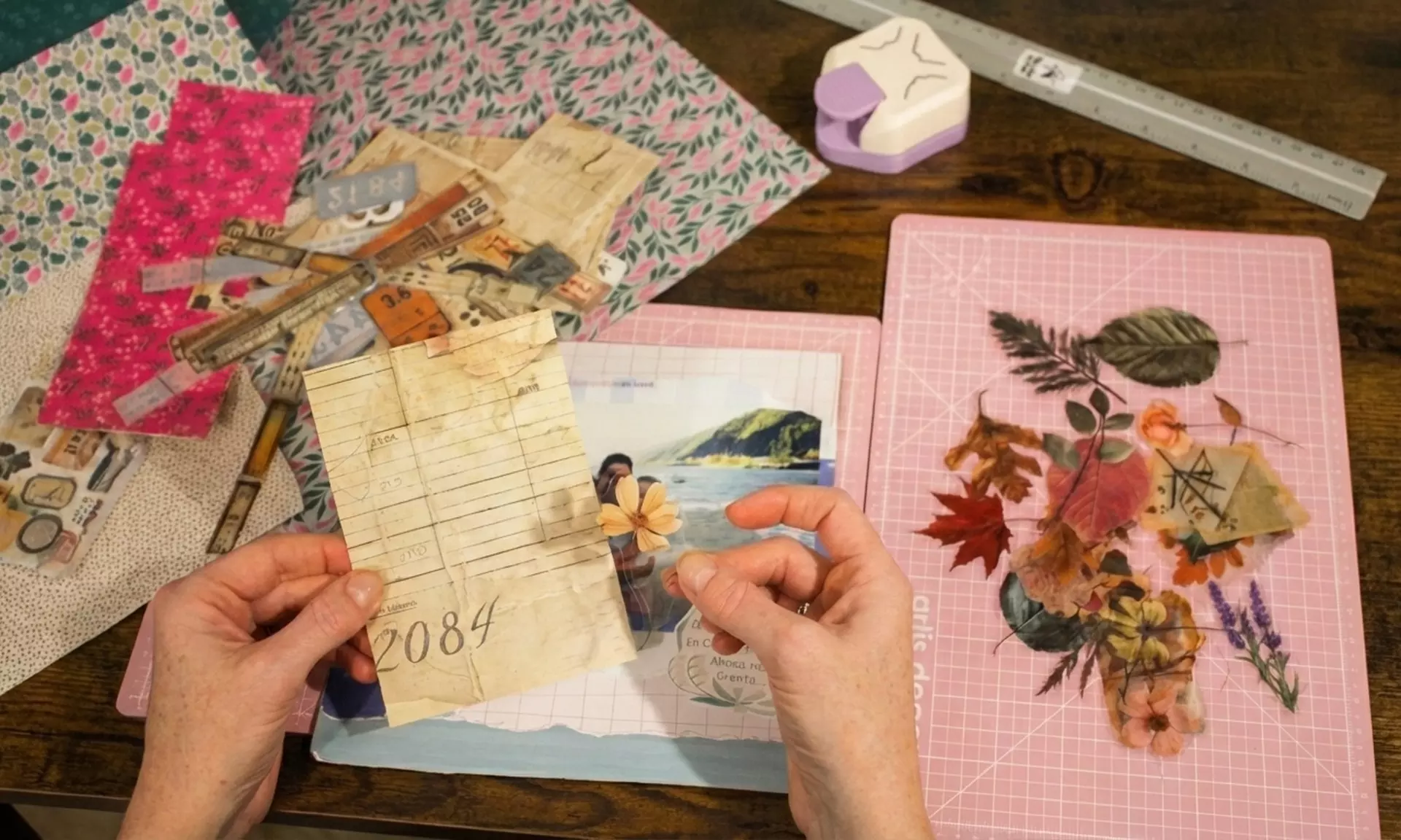 Taller de Papelería creativa (scrapbooking) con bebida y picoteo