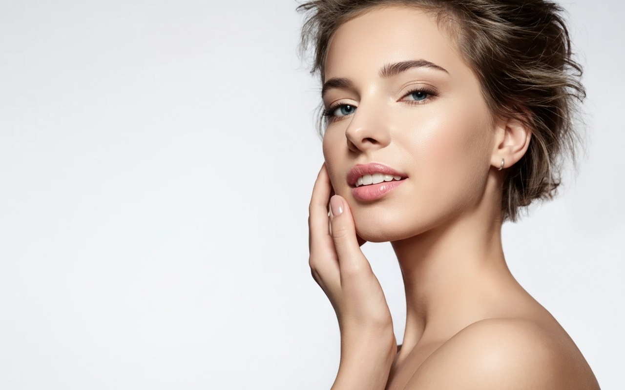 Huidverfrissende behandeling met hyaluron-microneedling