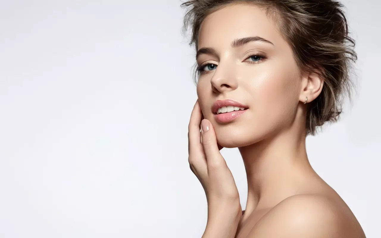 Huidverfrissende behandeling met hyaluron-microneedling, naar keuze incl. Hydraface + led-lichttherapie (79% korting) - Primary Image