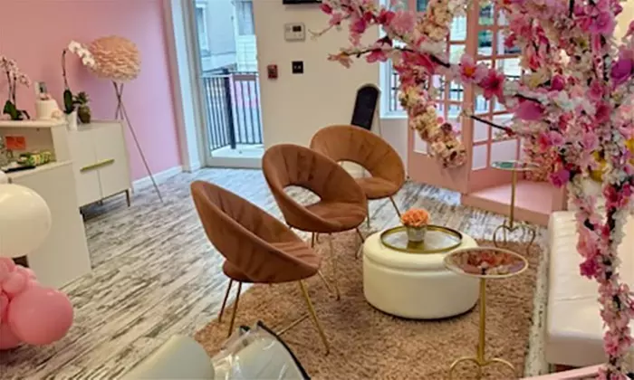 Get a 1 Blow Dry Session, 1 or 2 Deep Conditiong & Blowout Sessions