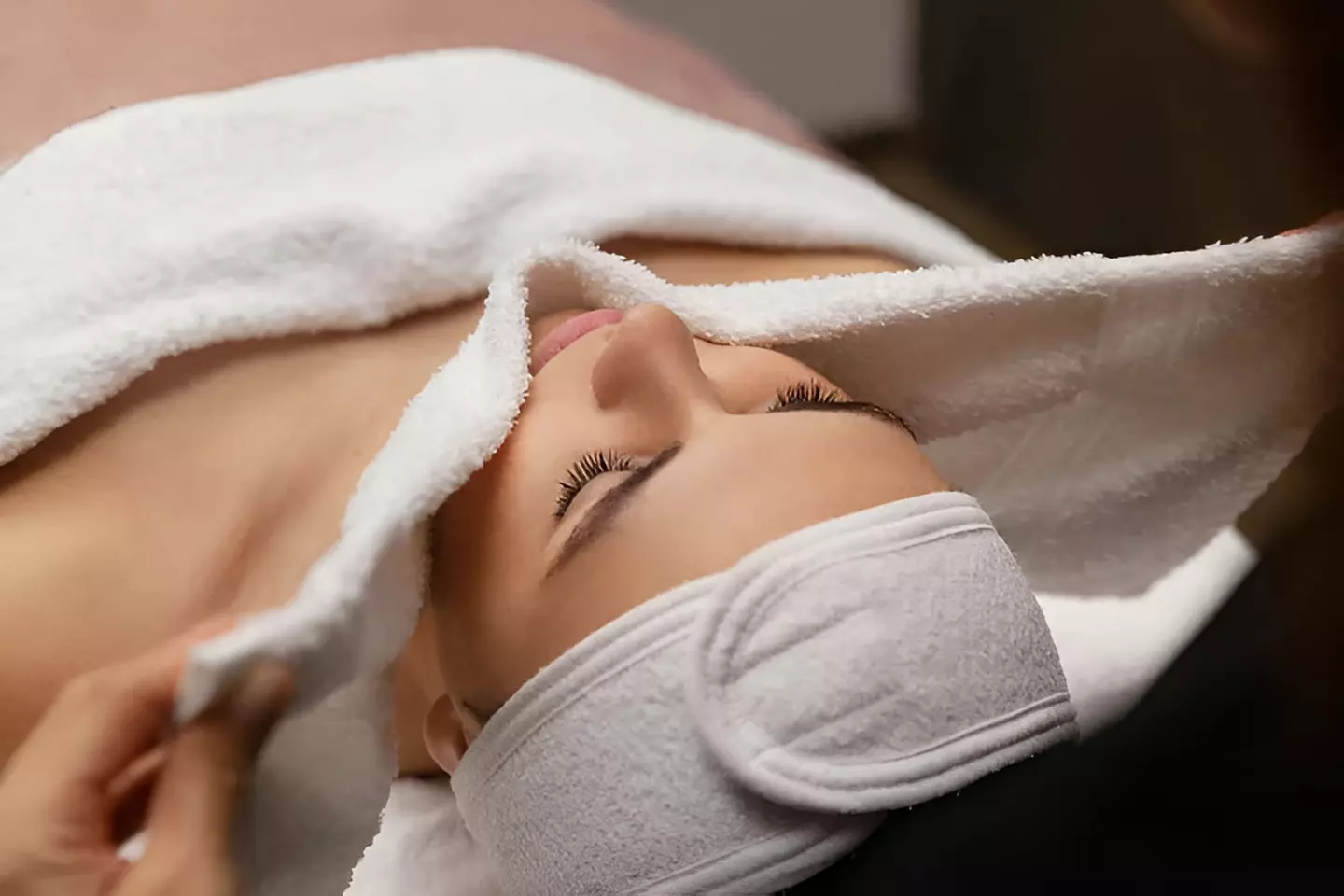 Charcoal full body detox peeling van 60 min. of Japanse Head spa met massage van 75 min. voor totale ontspanning - Primary Image