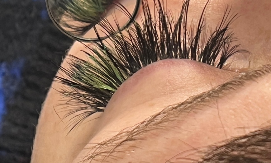 Image 4: Get a Fuller Look w/ Classic, Hybrid / Volume Full Set Lash Extensions