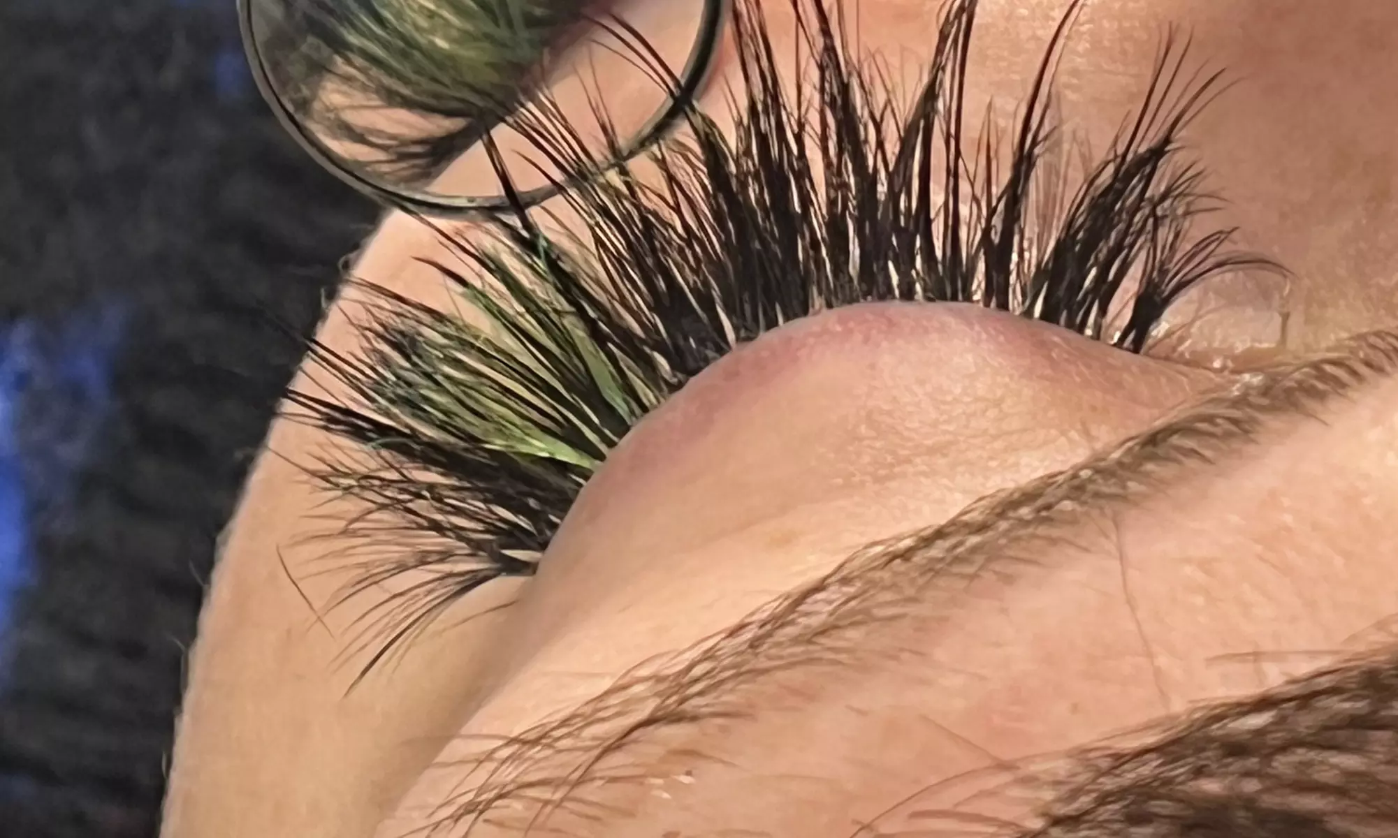 Get a Fuller Look w/ Classic, Hybrid / Volume Full Set Lash Extensions