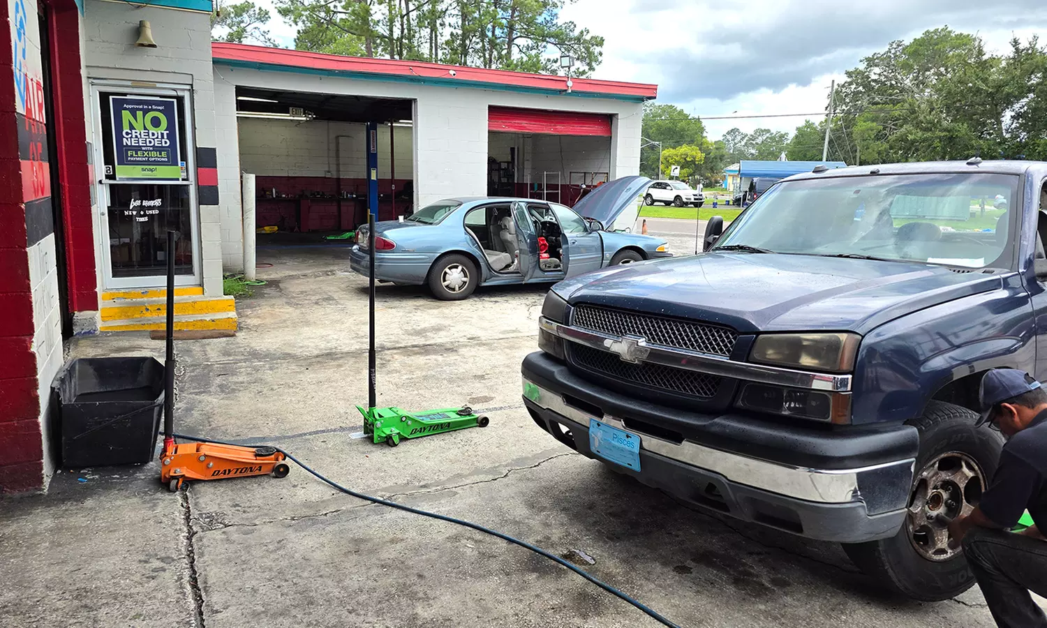 Up to 55% Off on Brake Pad Replacement at Los Brothers Tires