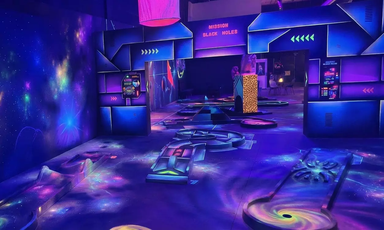 1 partie de mini golf enfant ou adulte à Black Holes Minigolf