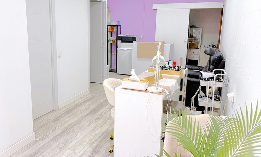 Image 11: 1 o 2 sesiones de microlifting facial con vitaminas con Dermapen