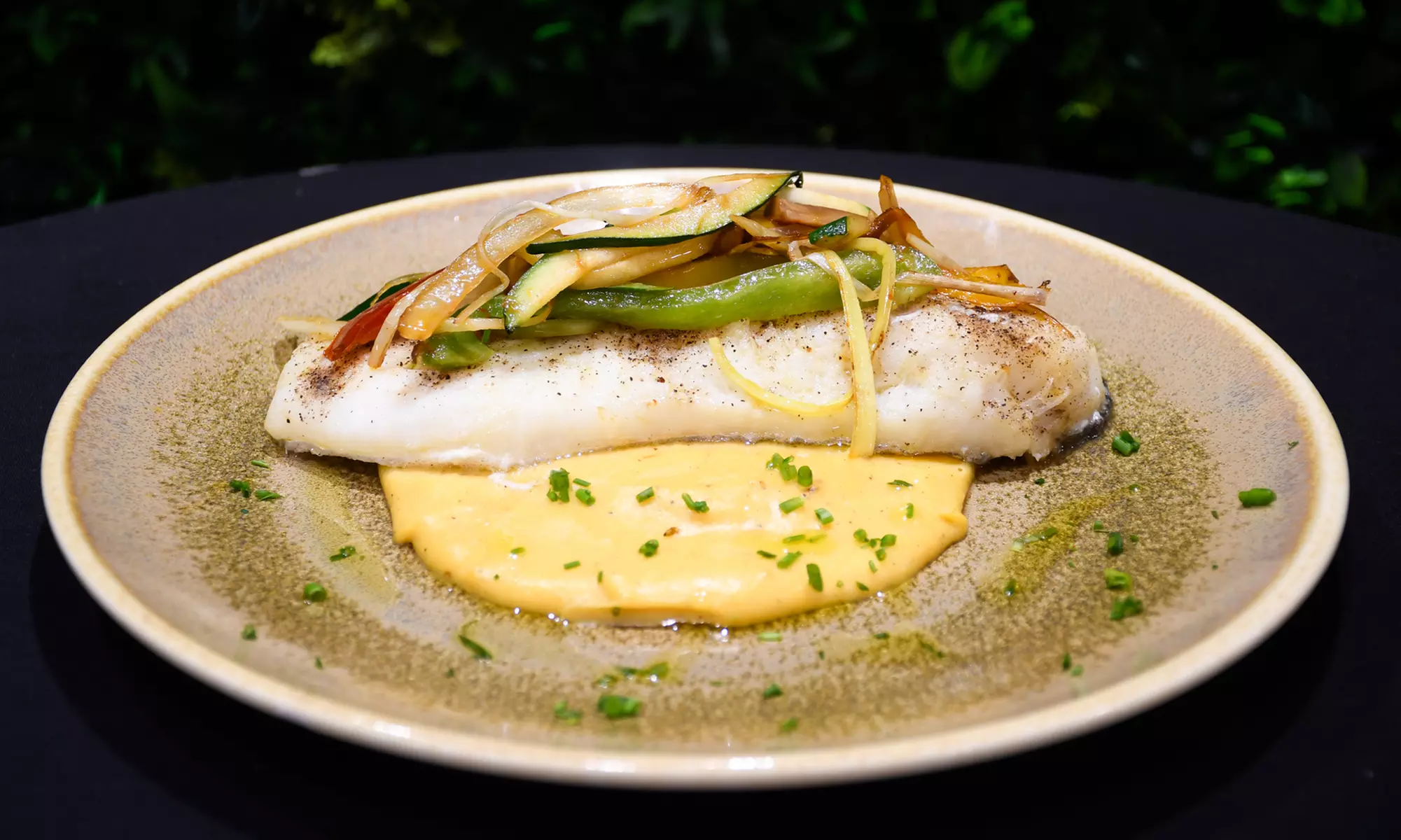 Menú completo con entrante, principal, postre o café y bebida para 2 o 4 personas con hasta un 46% de descuento - Primary Image