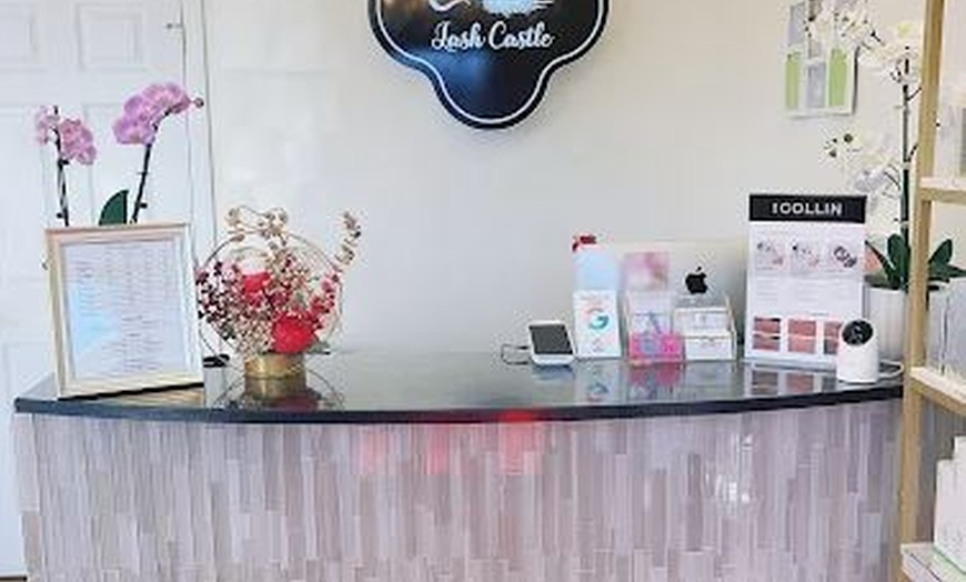 Image 4: 60/90 Swedish or Deep Tissue Massage & Essential Oil &Scalp Treatment