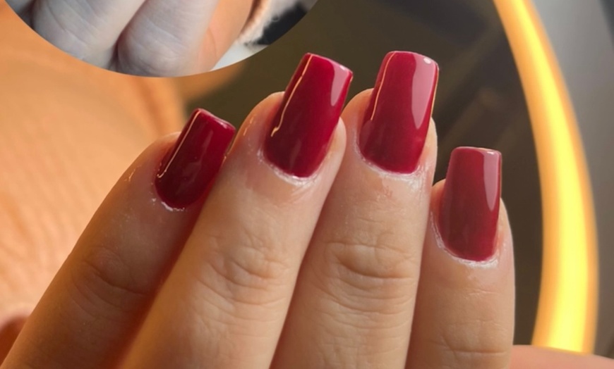 Image 2: Manucure et pédicure avec Nurbelia Studio Art