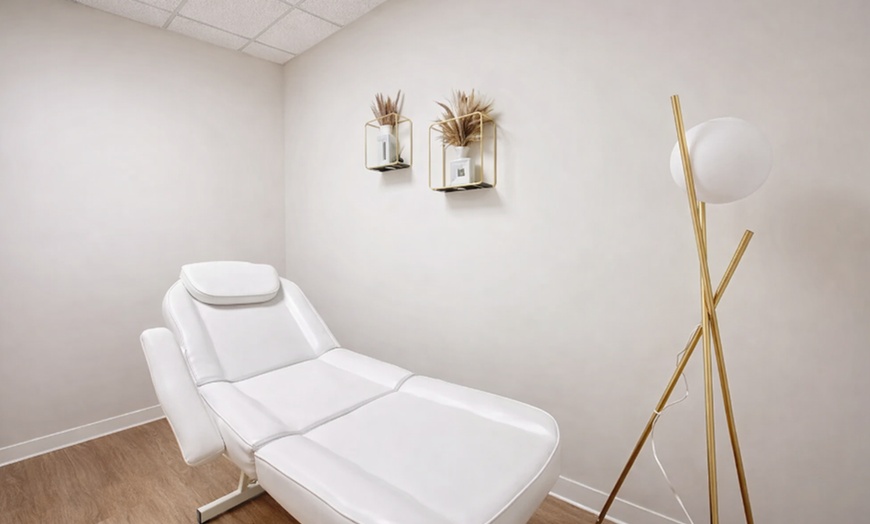Image 2: Xeomin: Smooth Fine Lines & Deep Wrinkles for a Youthful, Natural Look