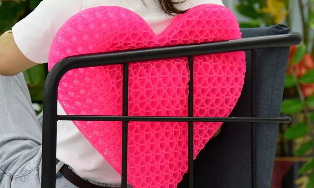 Cuscino in gel a nido d'ape a forma di cuore dalle dimensioni di ca. 40 x 44 x 4 cm con consegna gratuita - Primary Image