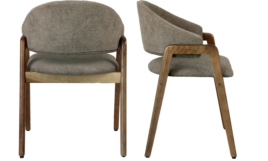 Image 25: Sillas de comedor tapizadas con patas de madera Woolden, de Doosense