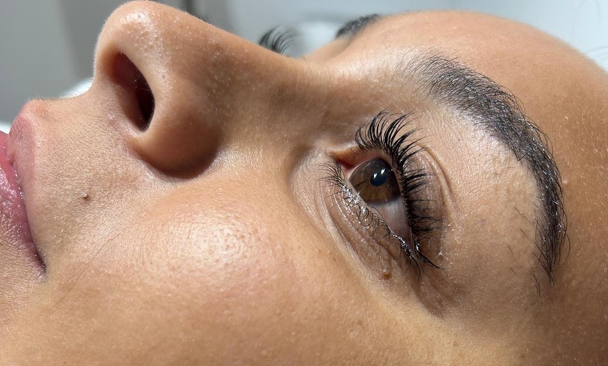 Image 7: Lifting y tinte de pestañas con opción a diseño y depilación de cejas