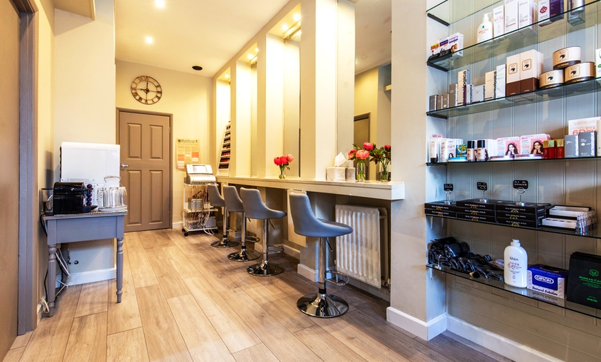 Image 6: Relaxing 60 minute Head & Foot Spa / Deluxe Pamper Package