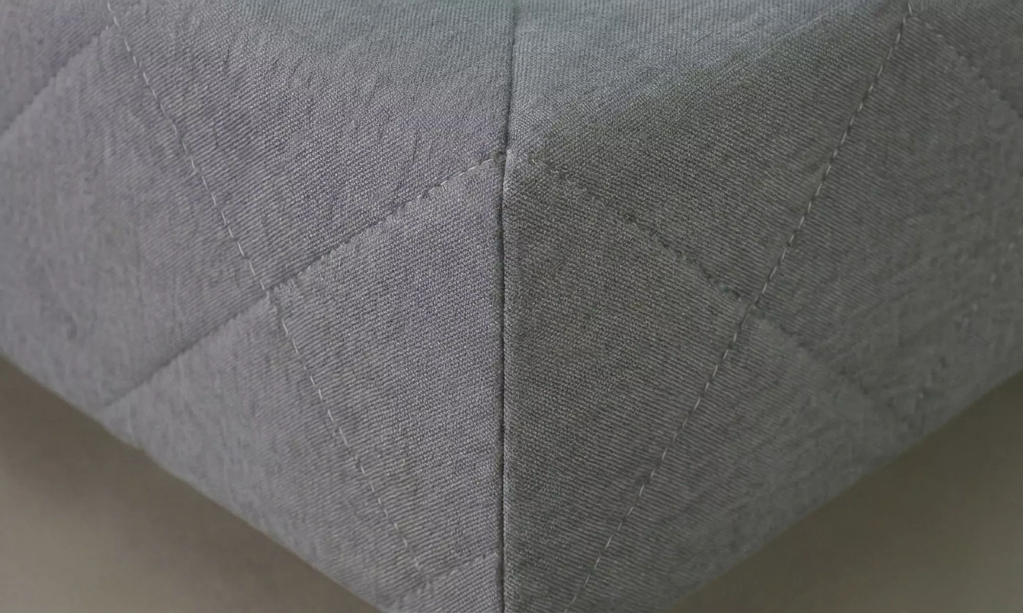 Sampur Polsterbettgestell mit schaumstoffgefüttertem Stoffbezug