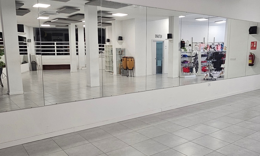 Image 2: Clases de salsa y bachata durante 1 mes para 1, 2 o 4 personas